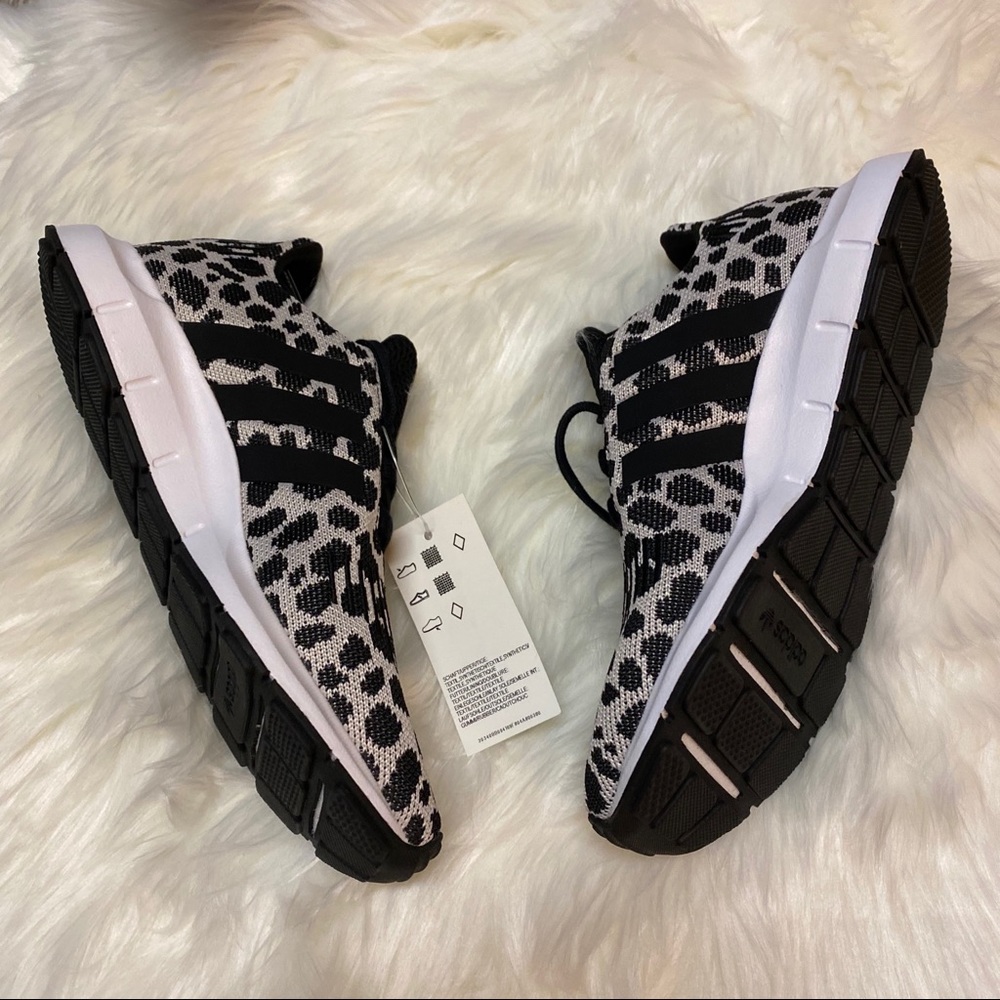 Adidas • *Rare* Swift Run Sneakers - Picture 5 of 11